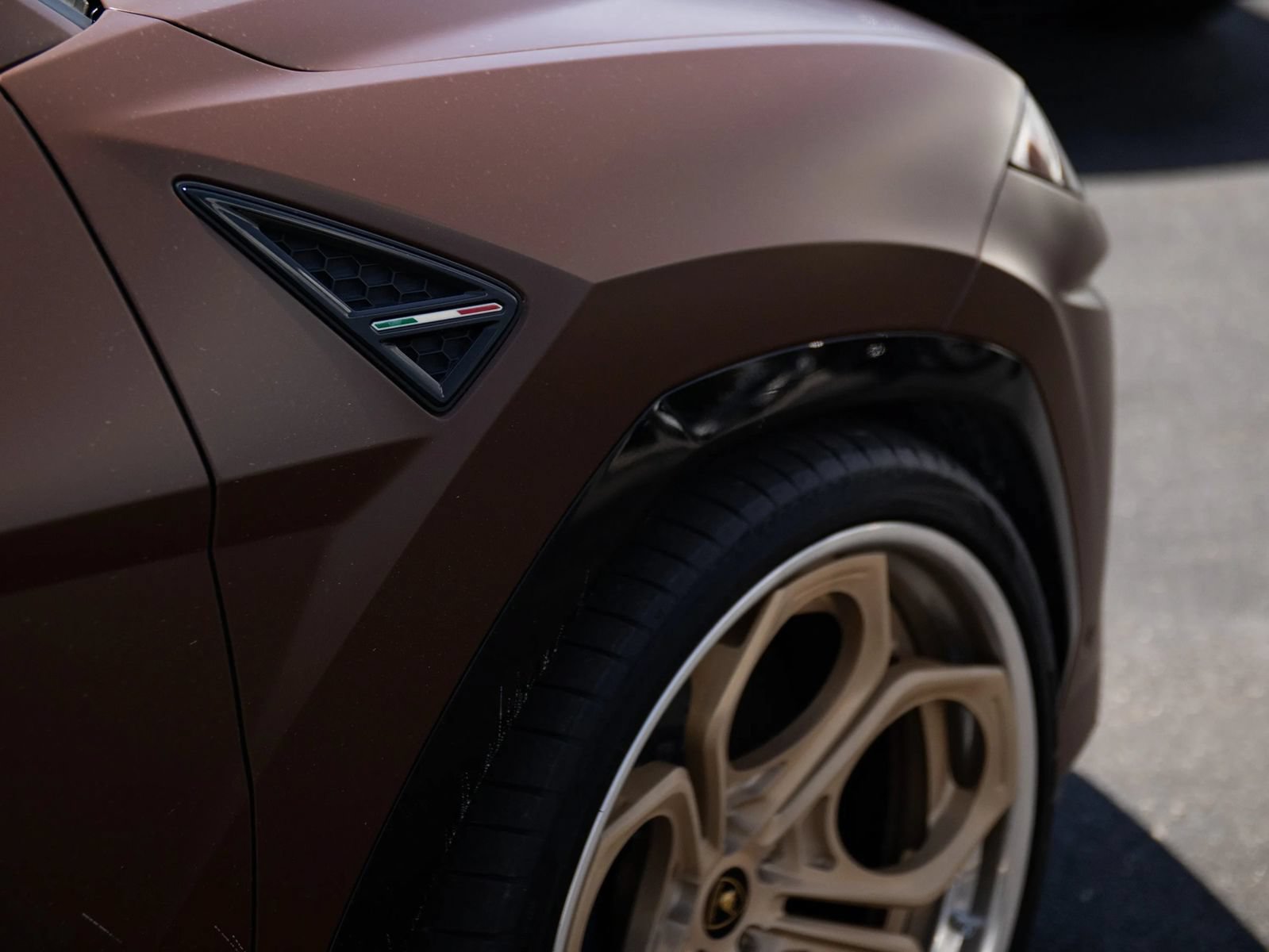 Used 2019 Lamborghini Urus AWD/4WD image 25