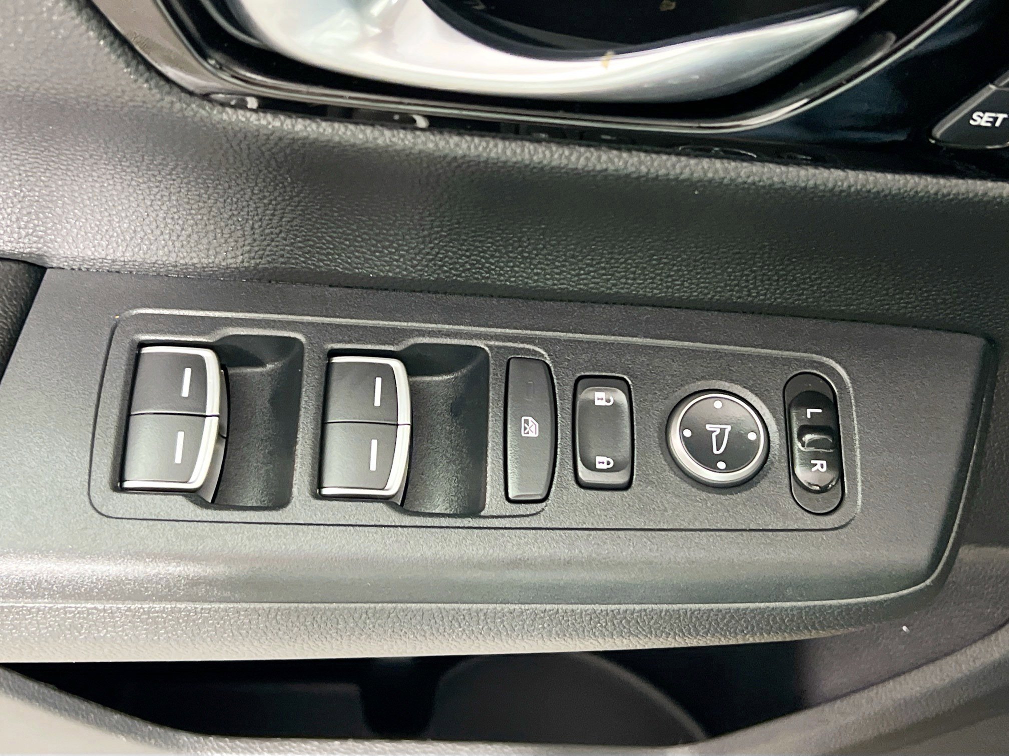 Used 2025 Honda CR-V EX-L image 14