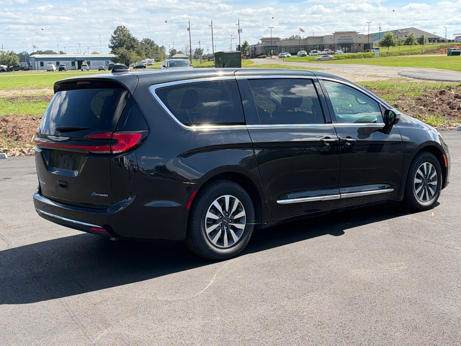 Used 2023 Chrysler Pacifica Limited FWD image 5