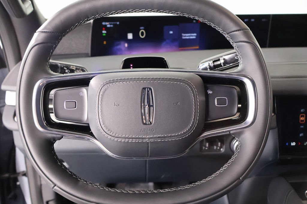 New 2025 Lincoln Navigator Reserve w/ Jet Appearance Package AWD/4WD image 3