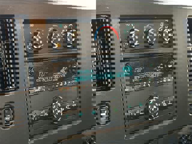 Used 2018 Chevrolet Express 2500 w/ Driver Convenience Package image 22