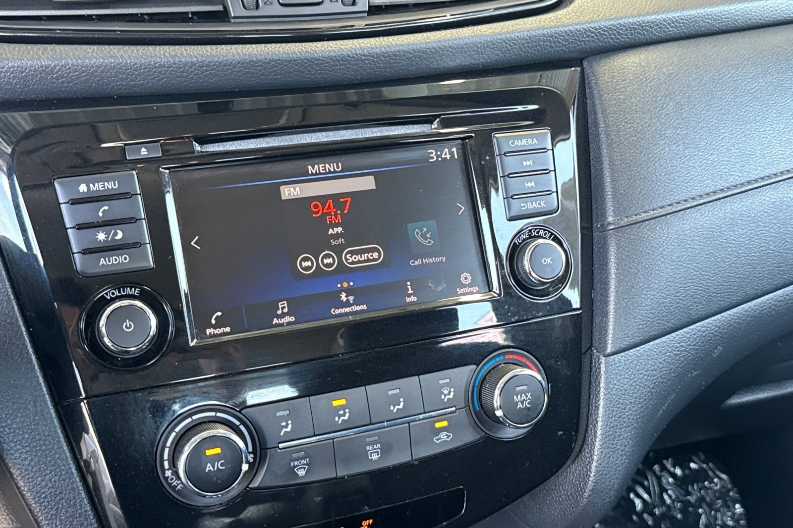 Used 2018 Nissan Rogue S image 17