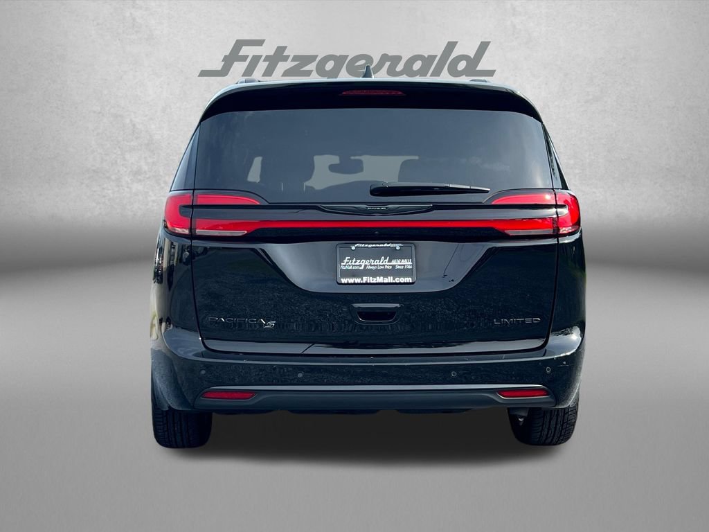 Used 2025 Chrysler Pacifica Limited FWD image 7