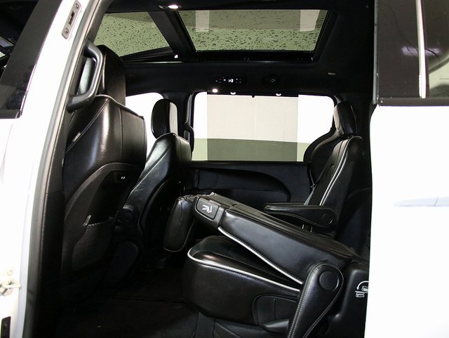 Used 2025 Chrysler Pacifica Limited image 15