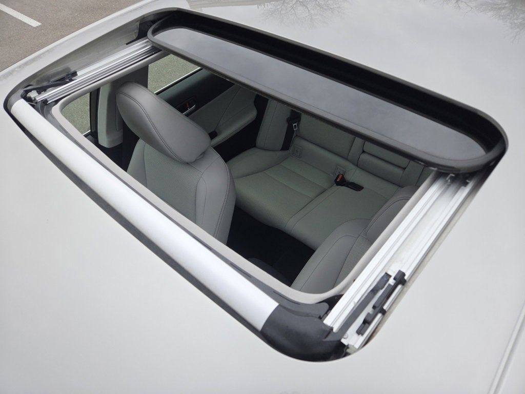 Used 2016 Lexus IS 300 AWD w/ Premium Package image 8