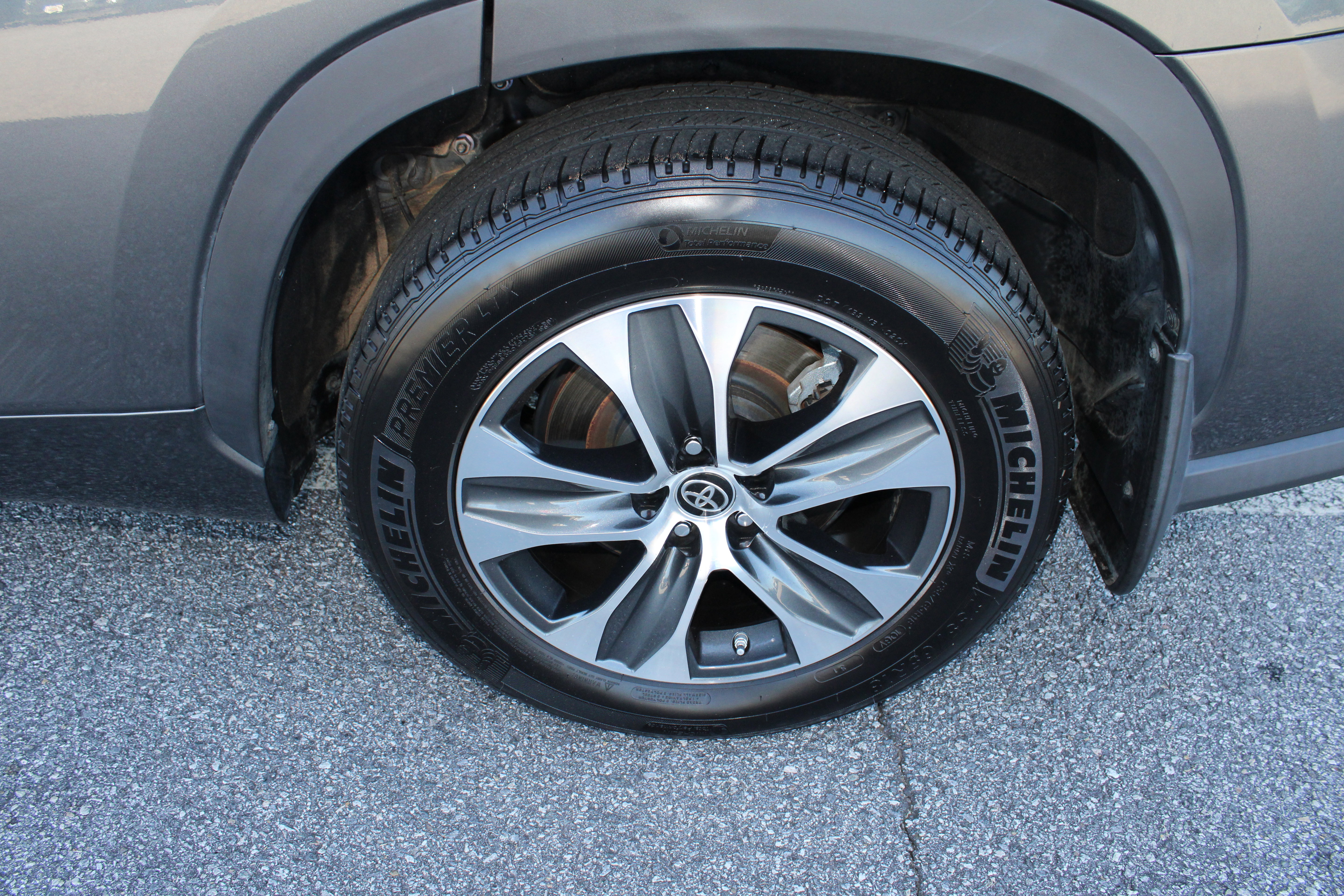 Used 2023 Toyota Highlander XLE image 11