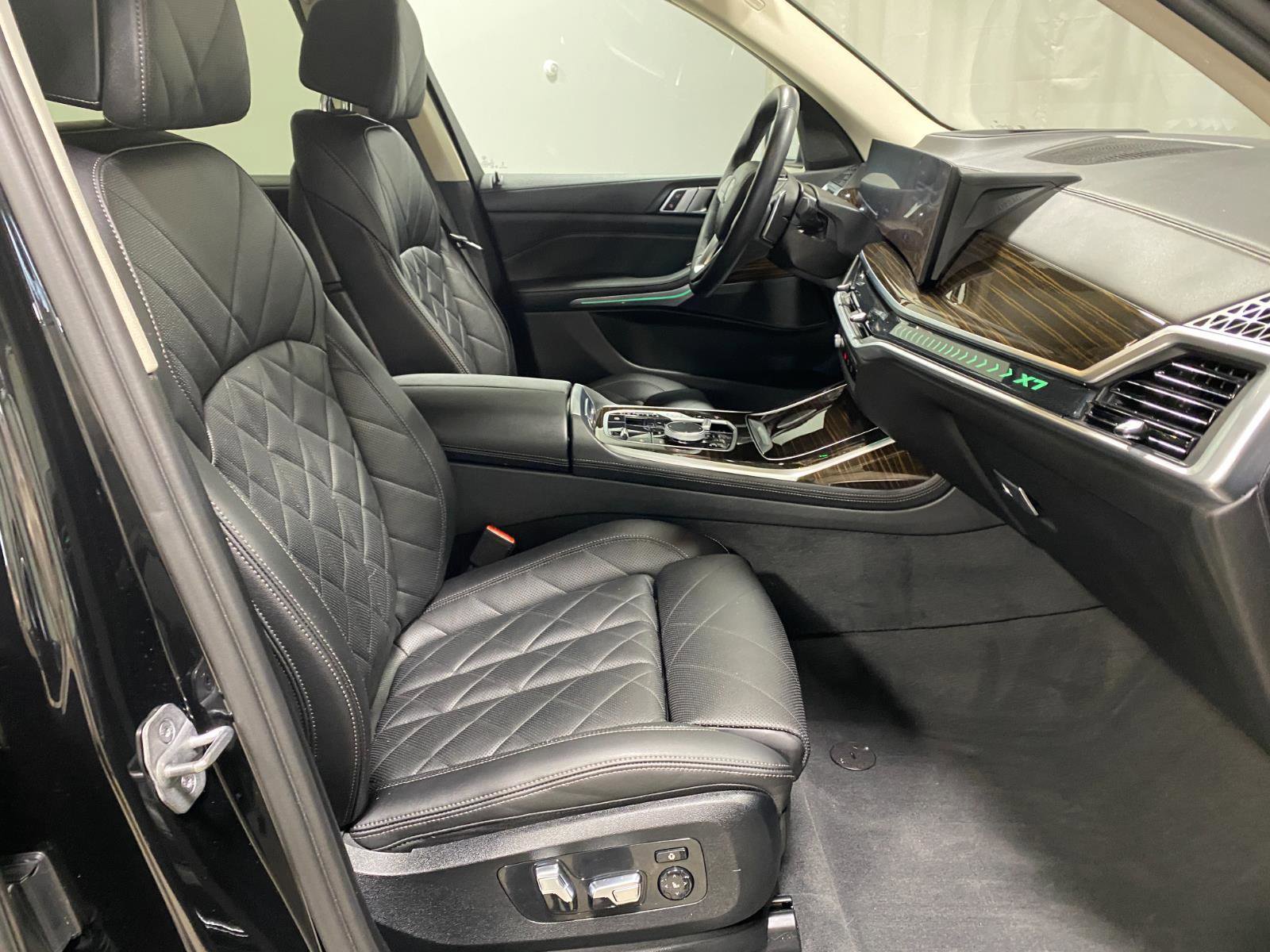 Certified 2023 BMW X7 xDrive40i w/ Parking Assistance Package image 21