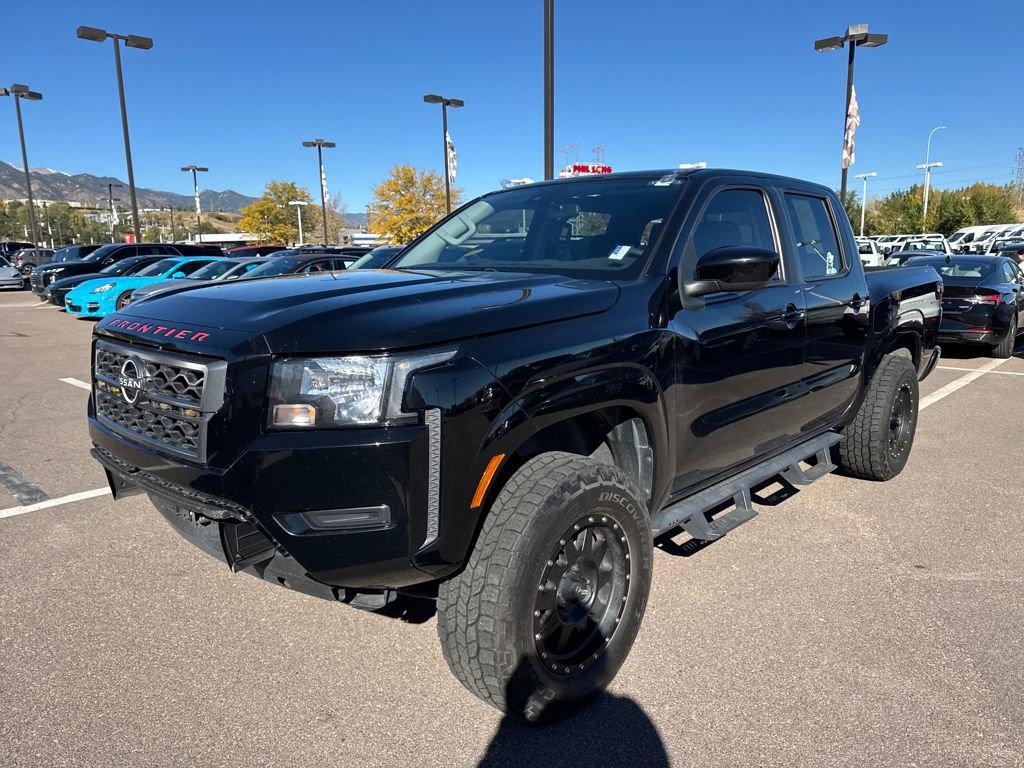 Used 2022 Nissan Frontier SV image 2