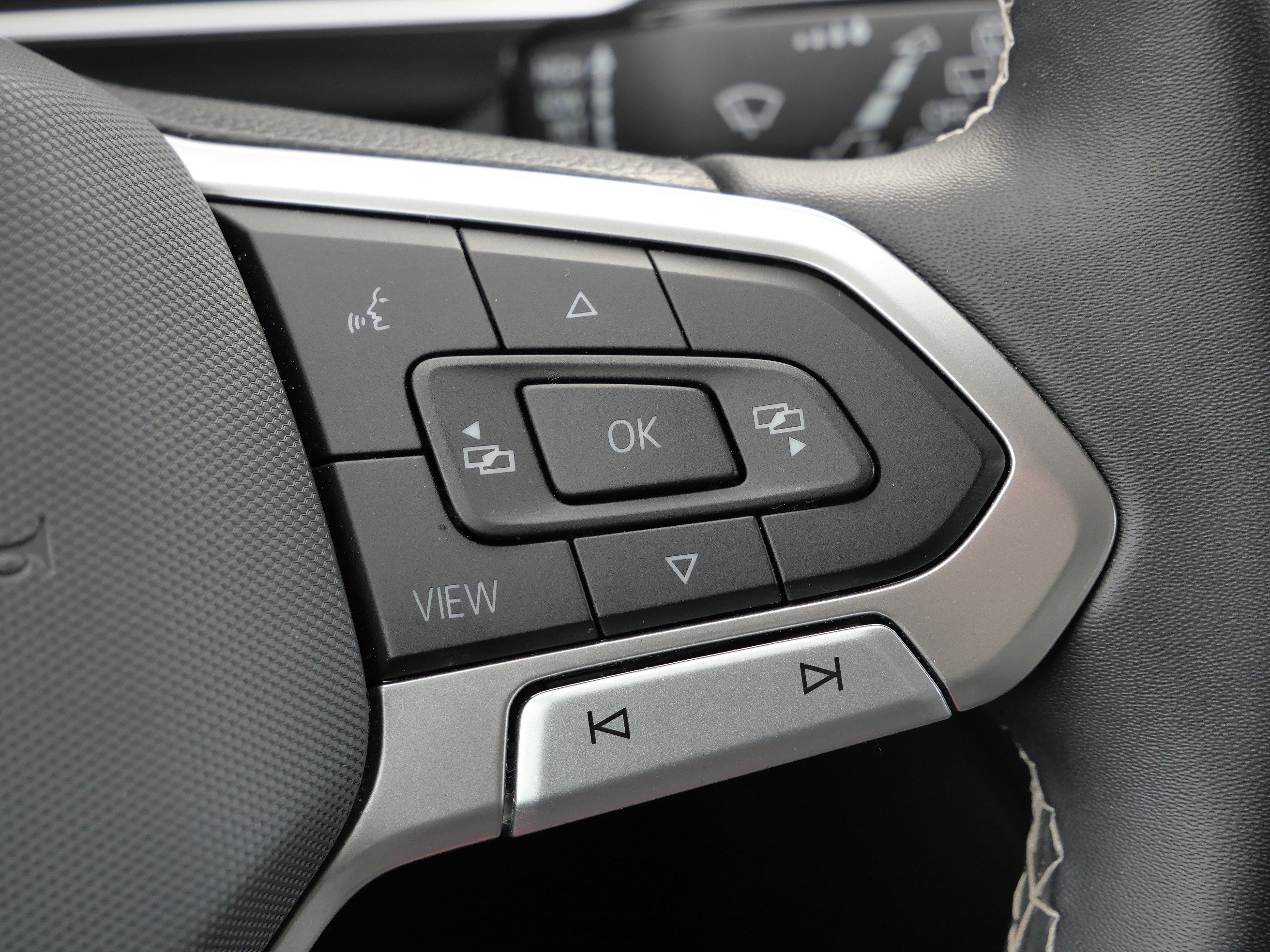 Certified 2022 Volkswagen Tiguan SE image 31