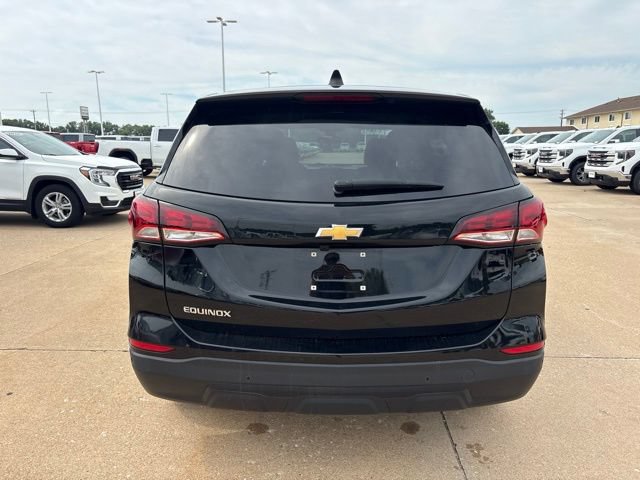 Used 2024 Chevrolet Equinox LS w/ LS Convenience Package FWD image 4