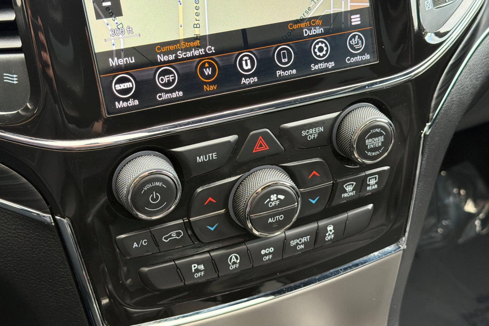 Used 2021 Jeep Grand Cherokee Limited w/ Luxury Group II image 22