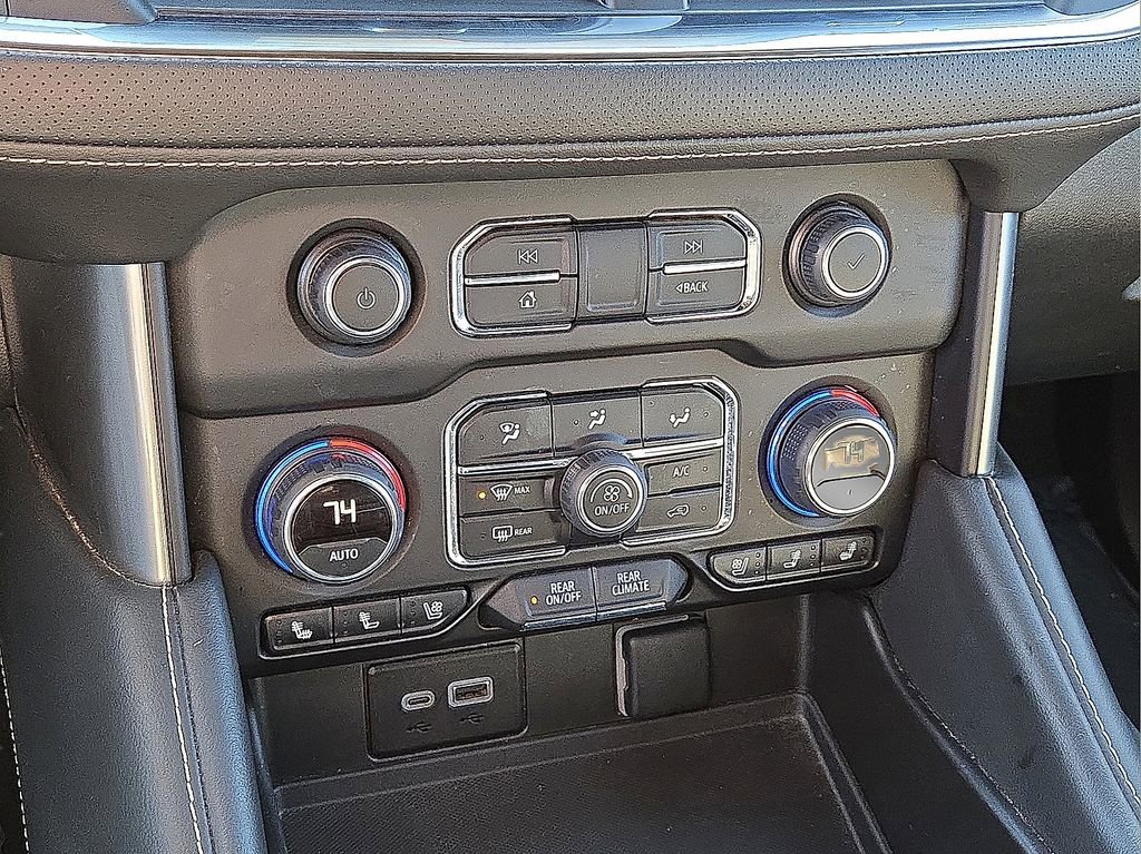 Used 2023 Chevrolet Suburban Premier image 32