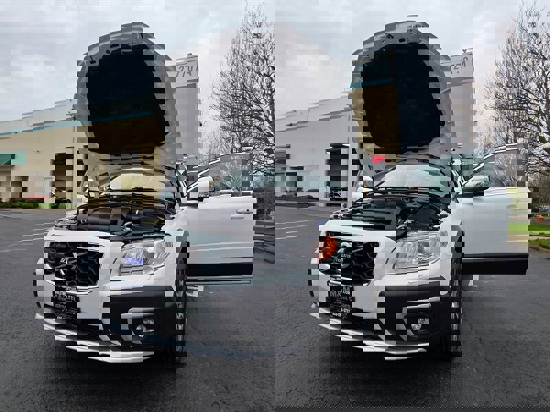 Used 2015 Volvo XC70 T6 Platinum w/ Protection Package image 25