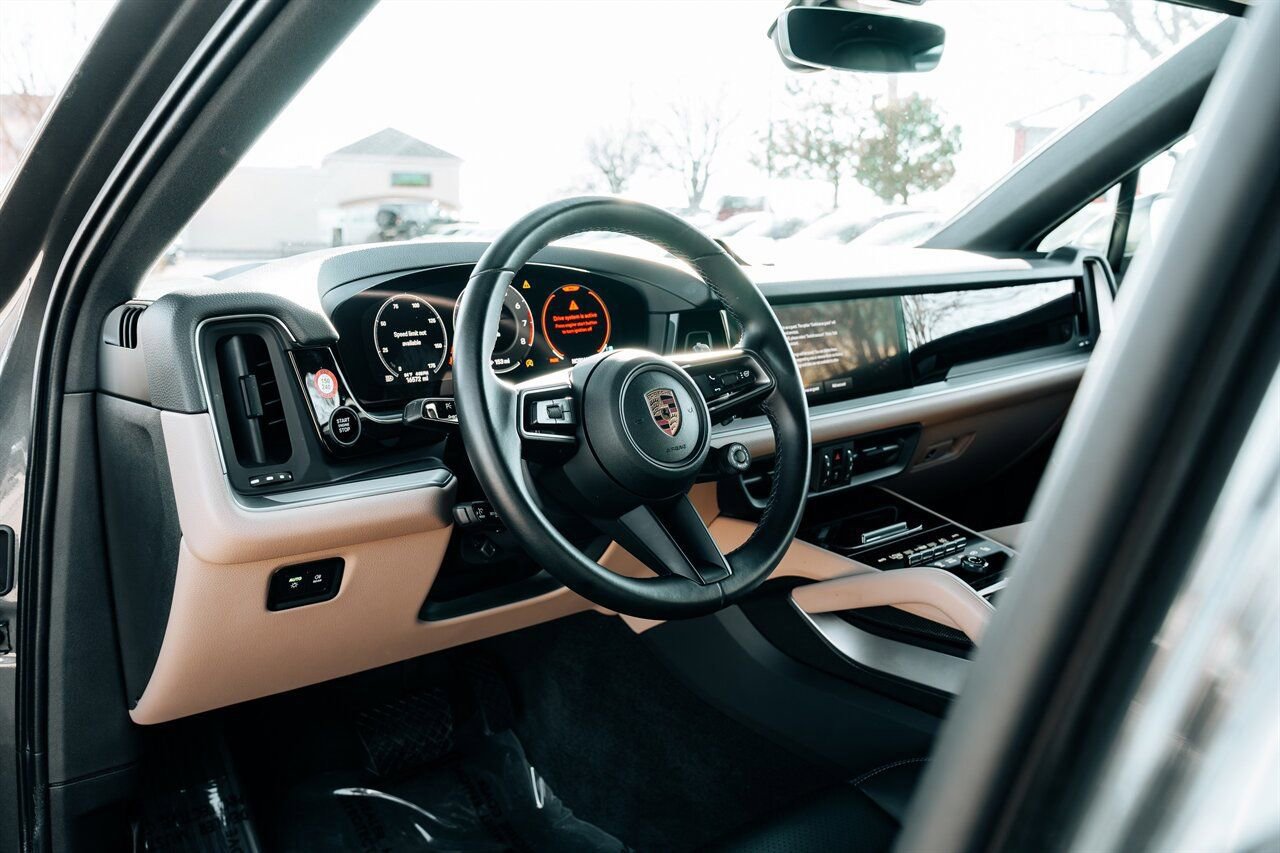 Used 2024 Porsche Cayenne Coupe image 19