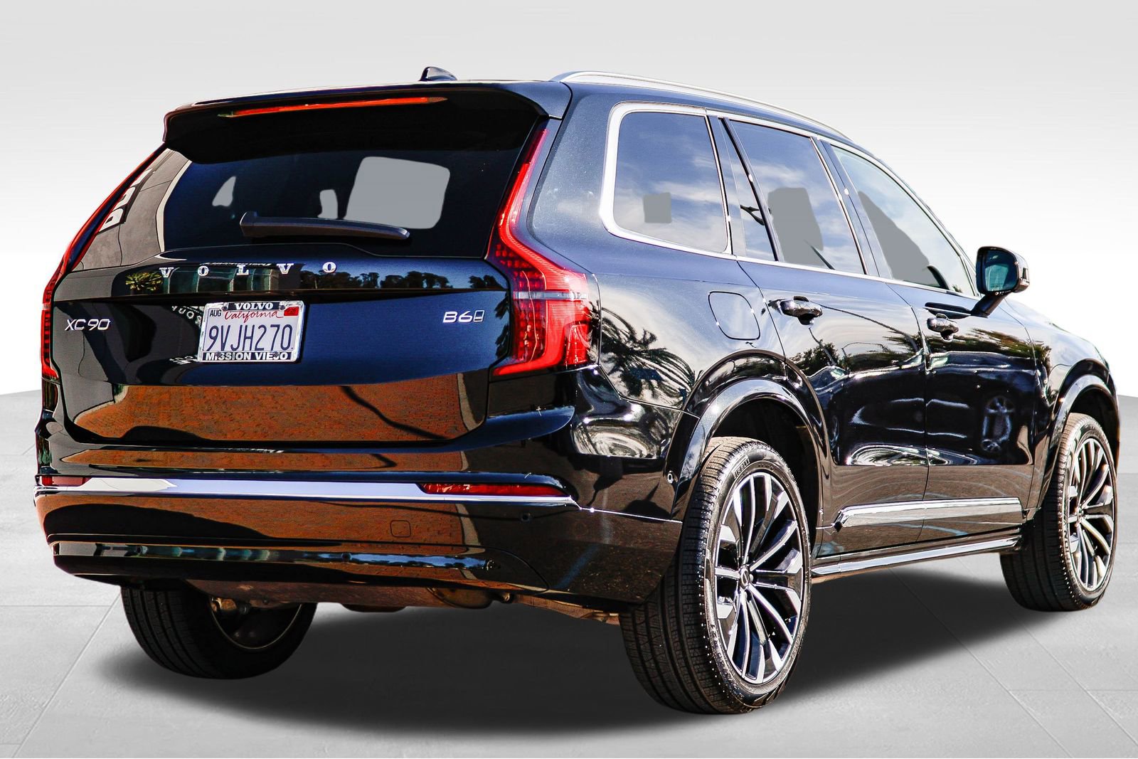 Certified 2026 Volvo XC90 B6 Plus w/ Protection Package image 8