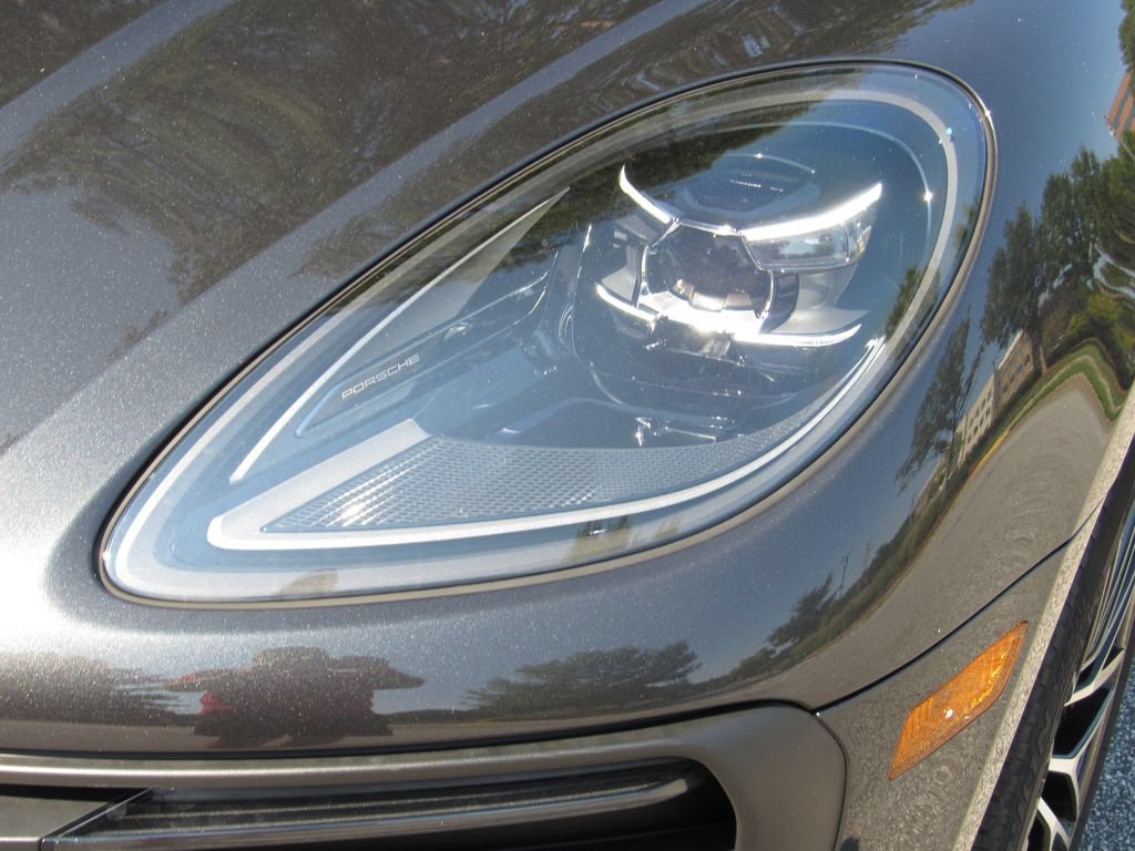 Certified 2026 Porsche Macan AWD/4WD image 11