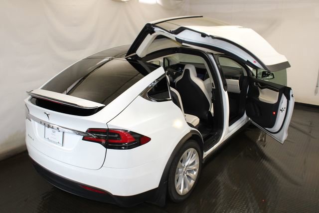 Used 2018 Tesla Model X 75D image 14