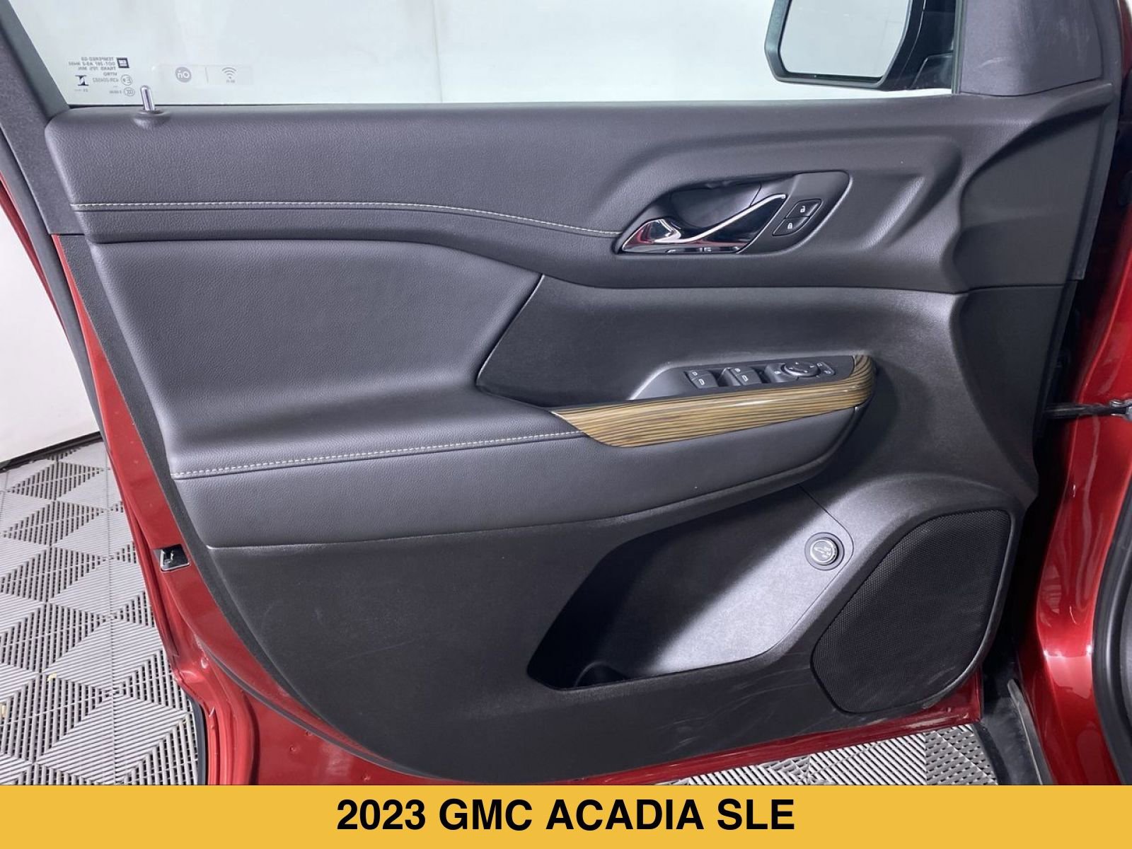 Certified 2023 GMC Acadia SLE w/ Driver Convenience Package FWD image 20