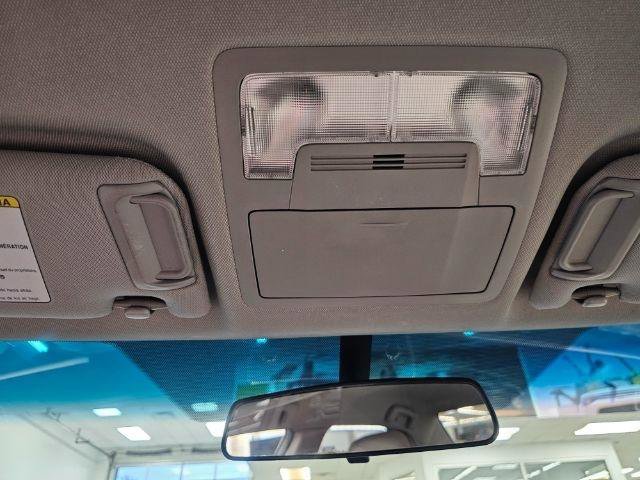 Used 2015 Toyota Camry SE FWD image 19