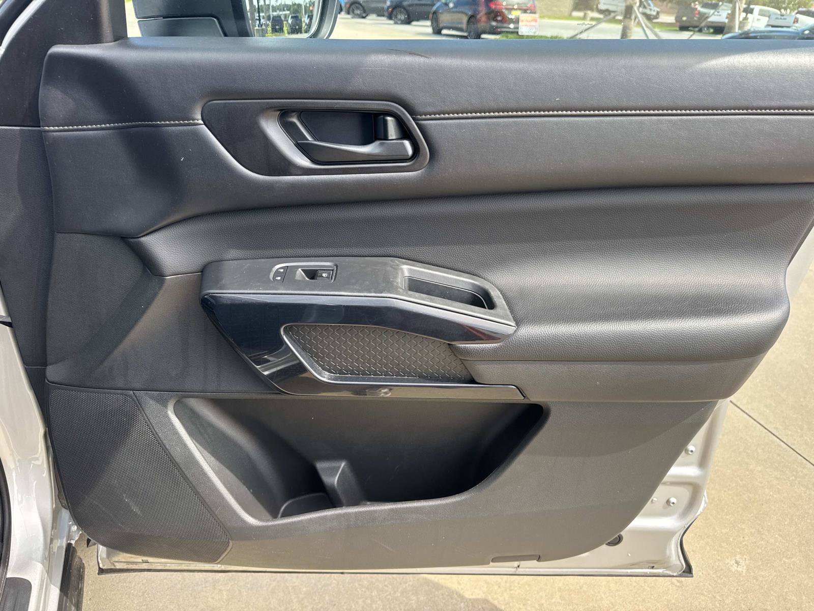 Used 2024 Nissan Pathfinder SV FWD image 14