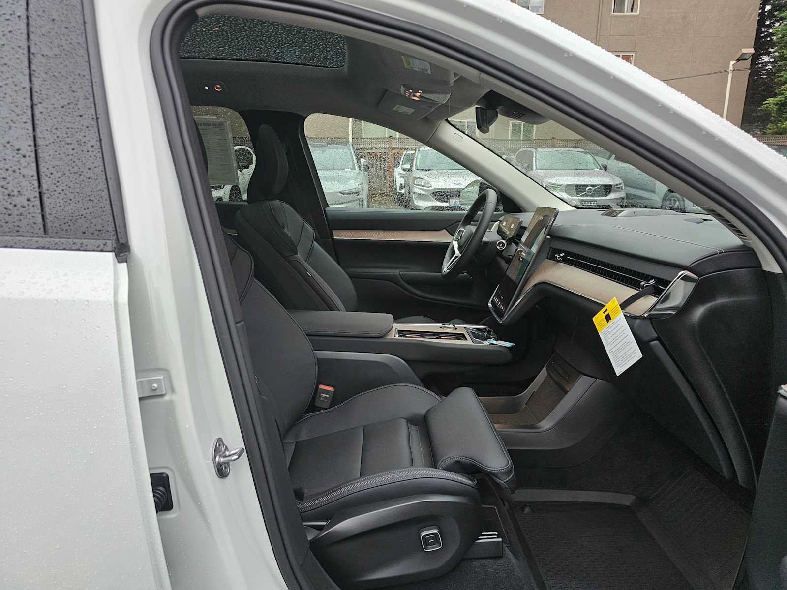 New 2025 Volvo EX90 Plus w/ Protection Package Premier AWD/4WD image 10