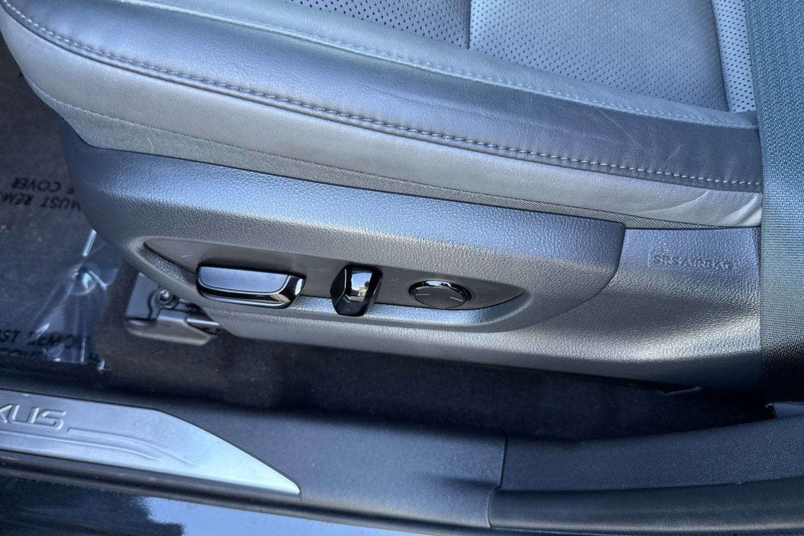 Used 2023 Lexus RZ 450e Premium w/ Technology Package image 14