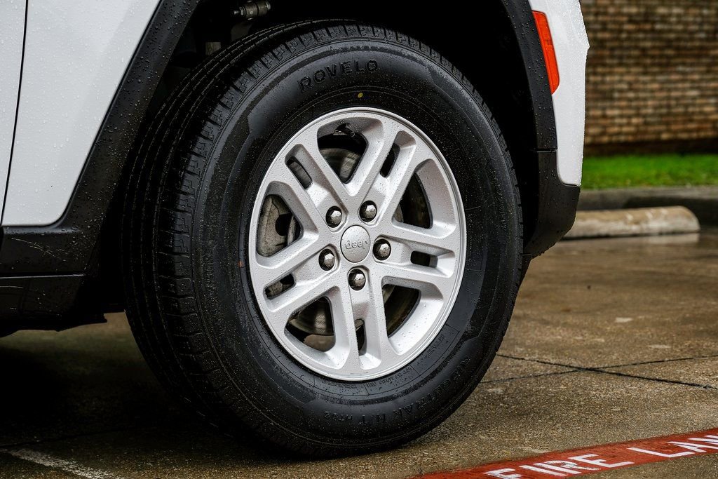 Used 2023 Jeep Grand Cherokee Laredo w/ Luxury Tech Group I image 68