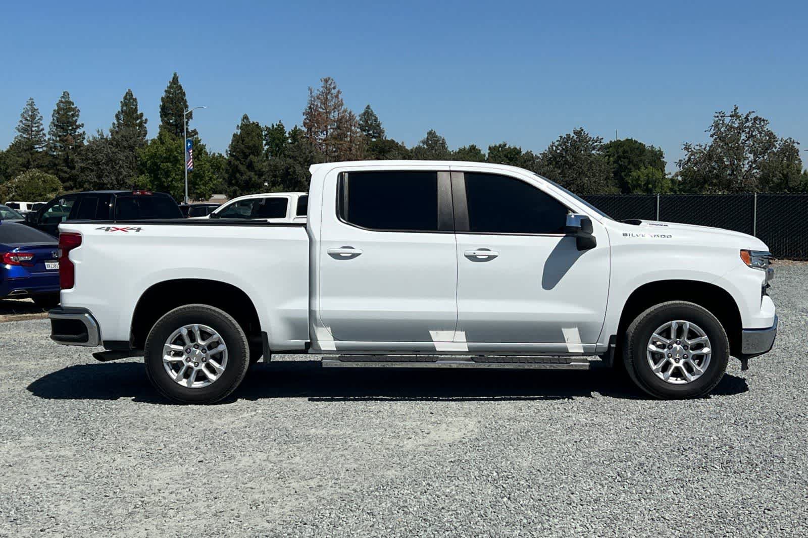 Used 2025 Chevrolet Silverado 1500 LT AWD/4WD image 9