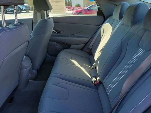 Used 2025 Hyundai Elantra Sport image 11