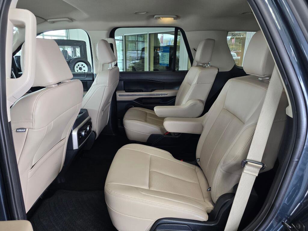 Used 2024 Ford Expedition XLT image 39