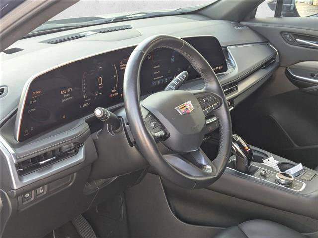 Used 2025 Cadillac XT4 Premium Luxury image 9