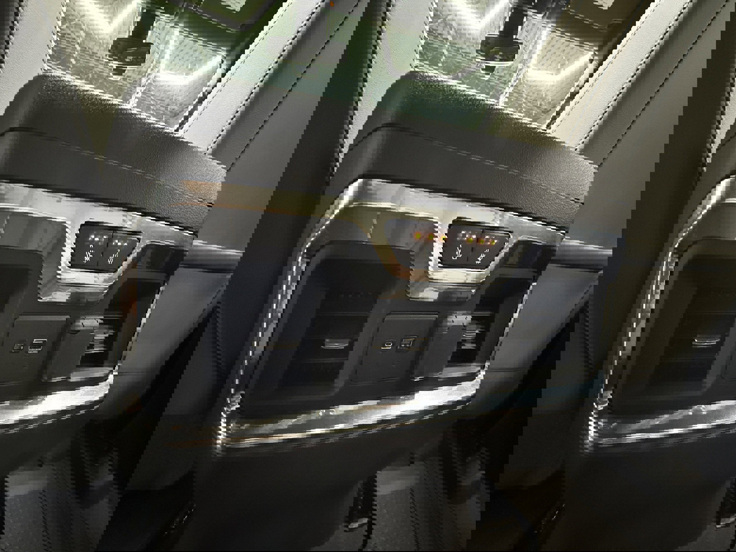 Used 2020 Chevrolet Silverado 1500 LTZ w/ LTZ Premium Package image 28