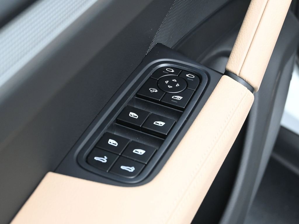 New 2025 Porsche Cayenne image 9