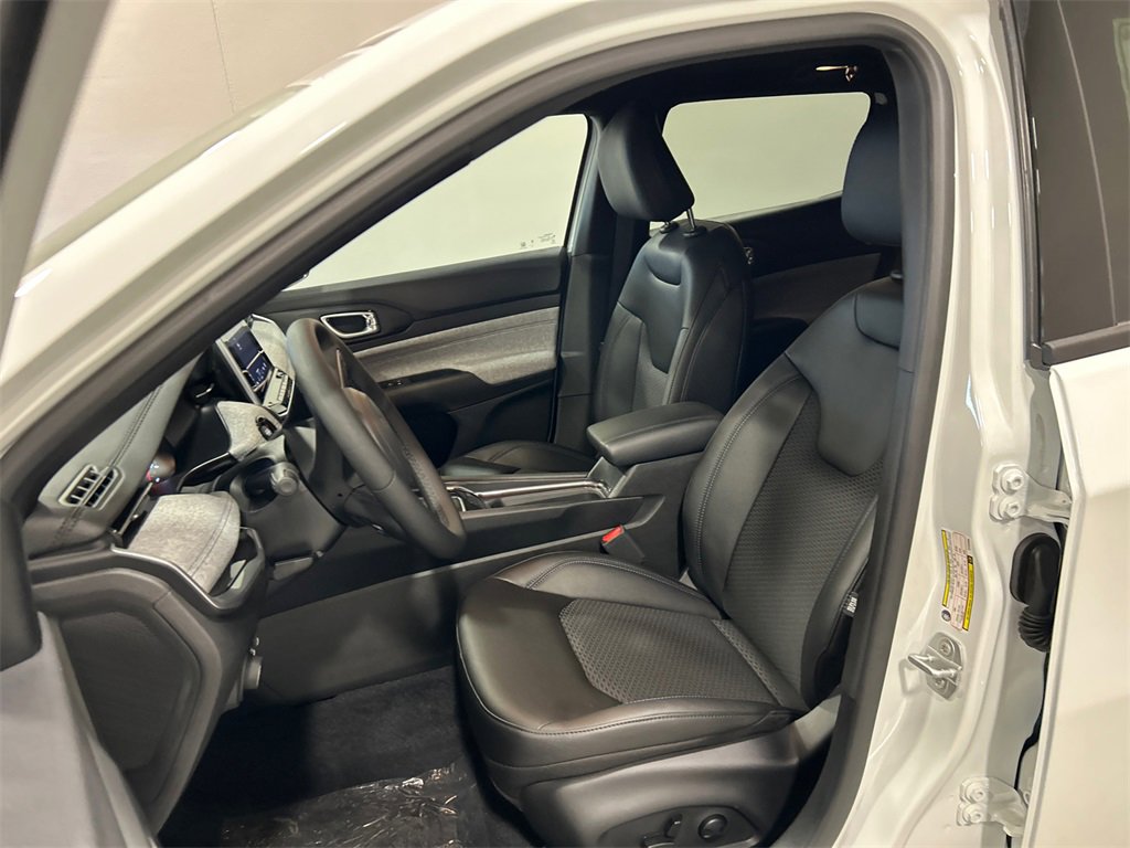 New 2025 Jeep Compass Latitude w/ Convenience Group image 14