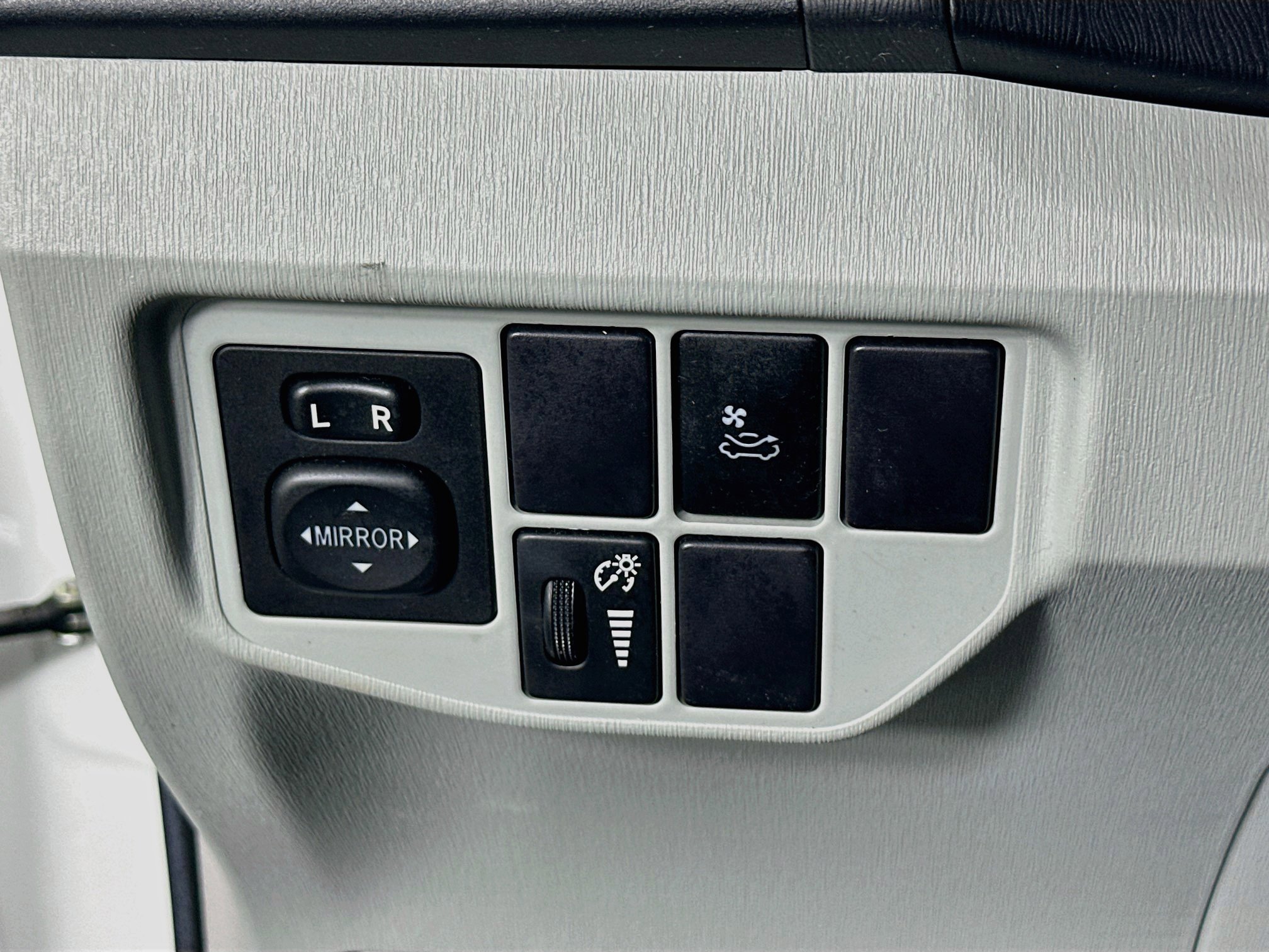 Used 2015 Toyota Prius Three w/ Solar Roof Package FWD image 16