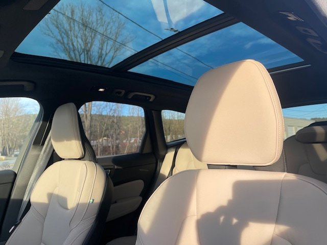 New 2026 Volvo XC60 B5 Plus w/ Protection Package Premier AWD/4WD image 12
