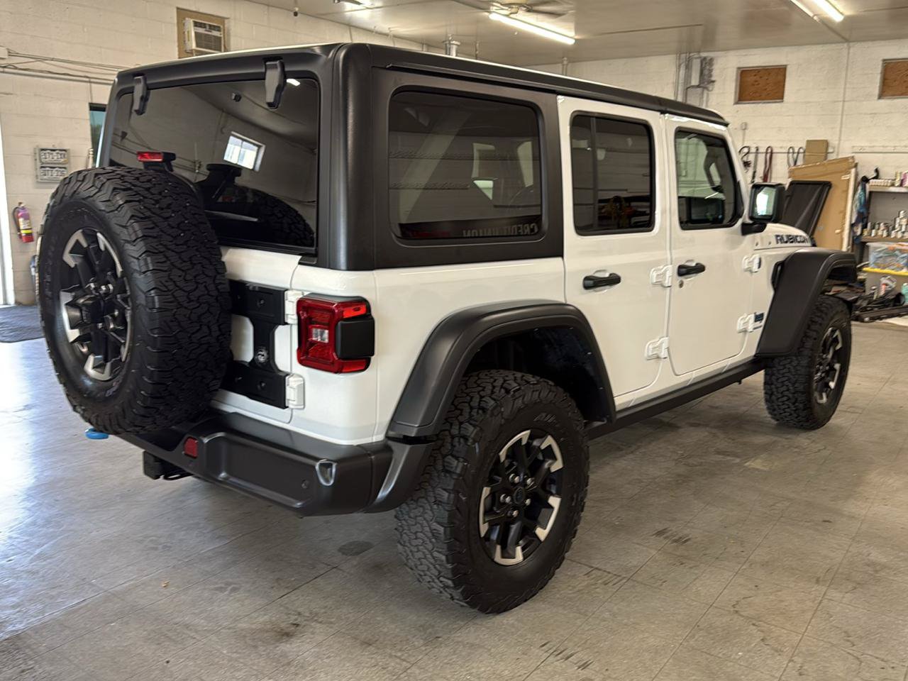 Used 2024 Jeep Wrangler Unlimited Rubicon 4xe w/ Technology Group AWD/4WD image 80