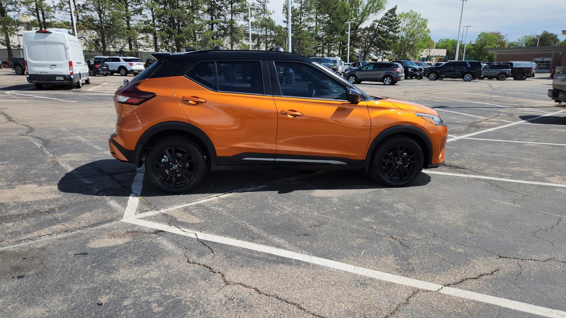 Used 2024 Nissan Kicks SR w/ SR Premium Package FWD image 16