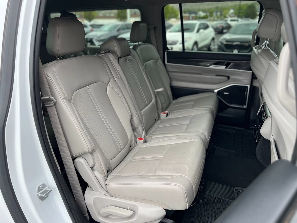 Used 2024 Jeep Wagoneer L Series II w/ Flexible Seating Group RWD image 26