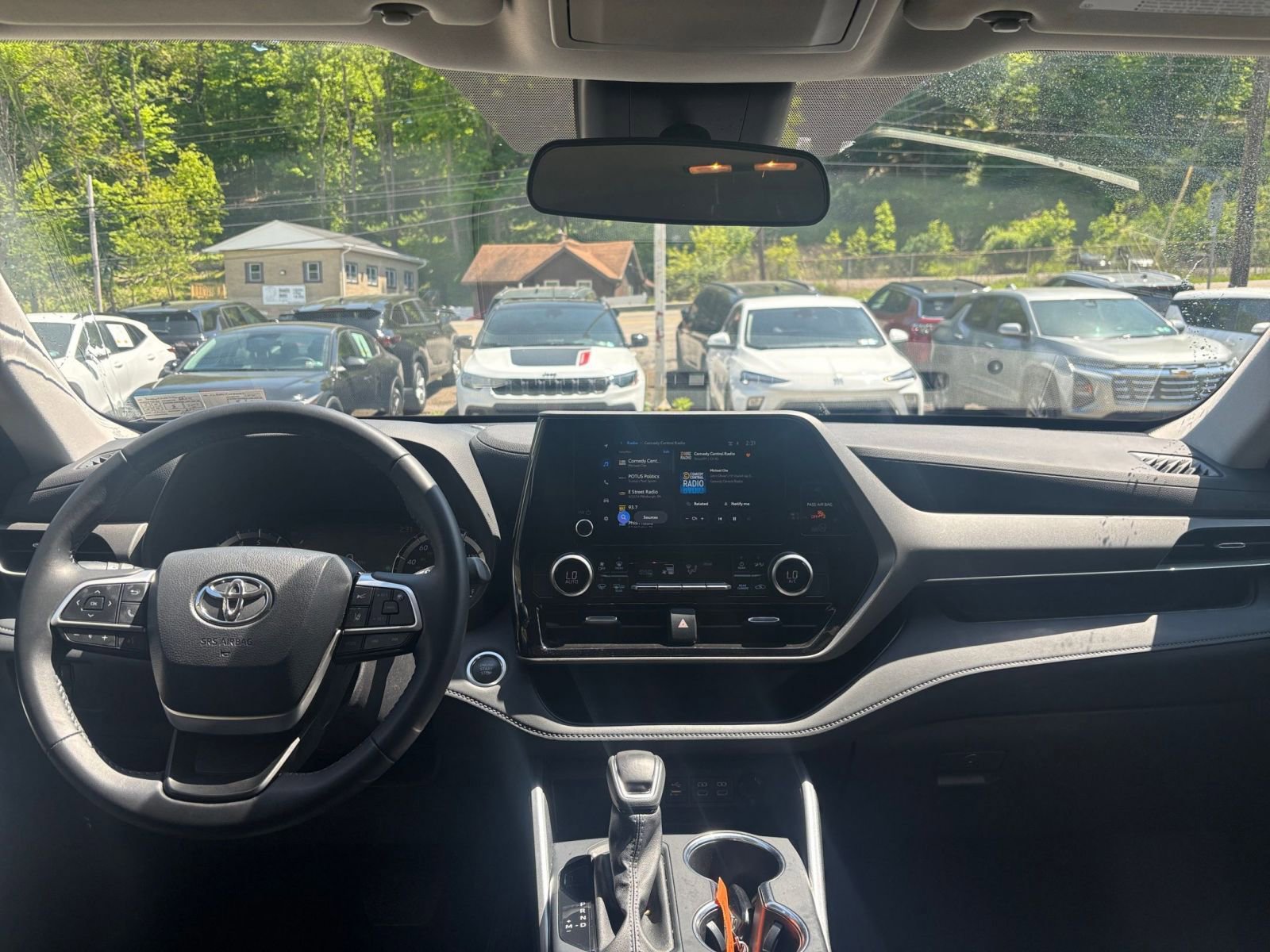Used 2025 Toyota Highlander LE FWD image 37