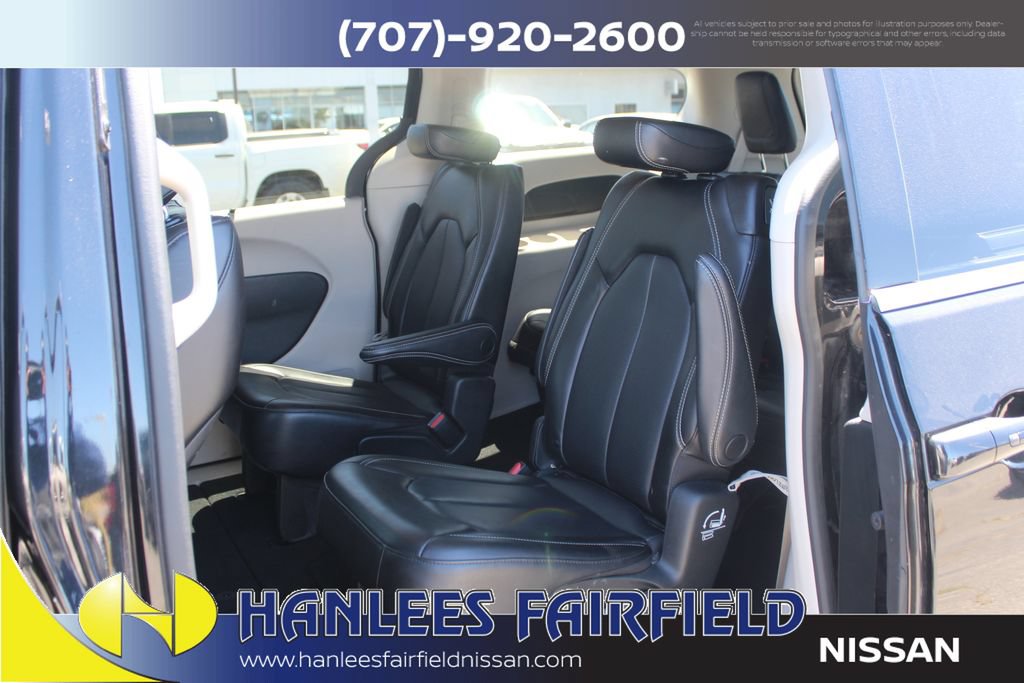Used 2023 Chrysler Pacifica Touring-L FWD image 15