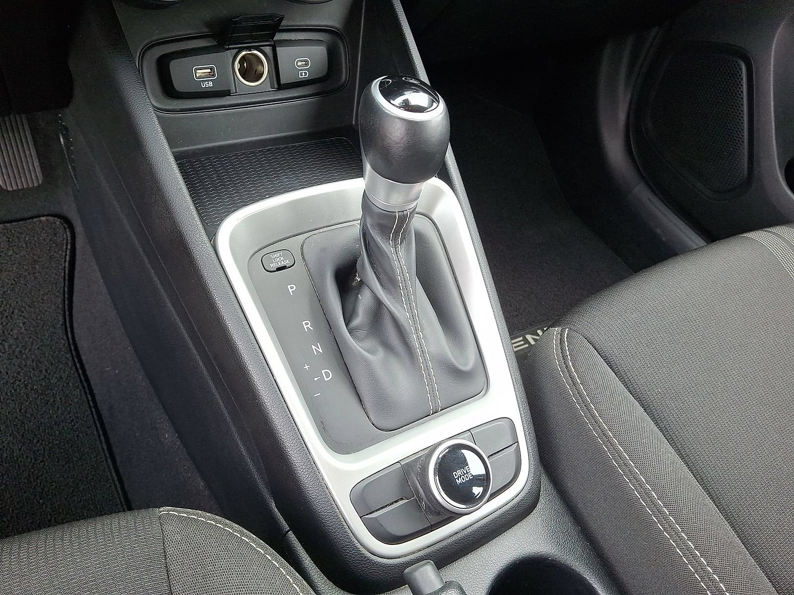 Used 2023 Hyundai Venue SEL FWD image 18