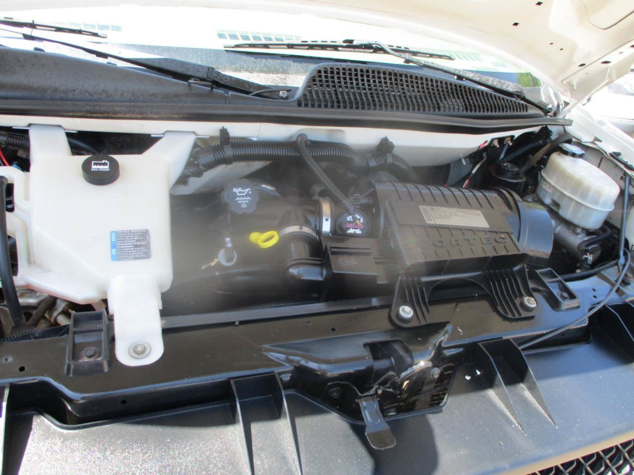 Used 2011 Chevrolet Express 2500 RWD image 18