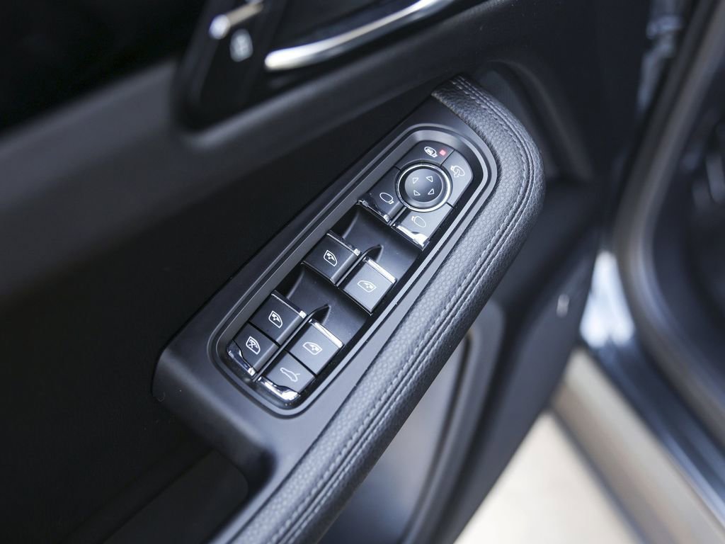 Certified 2021 Porsche Macan image 33
