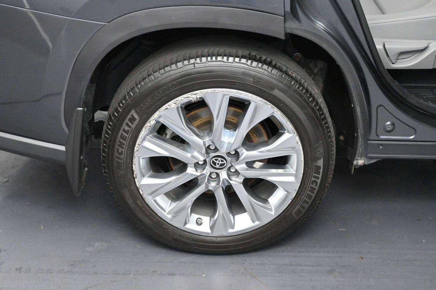 Used 2021 Toyota Highlander Limited AWD/4WD image 36