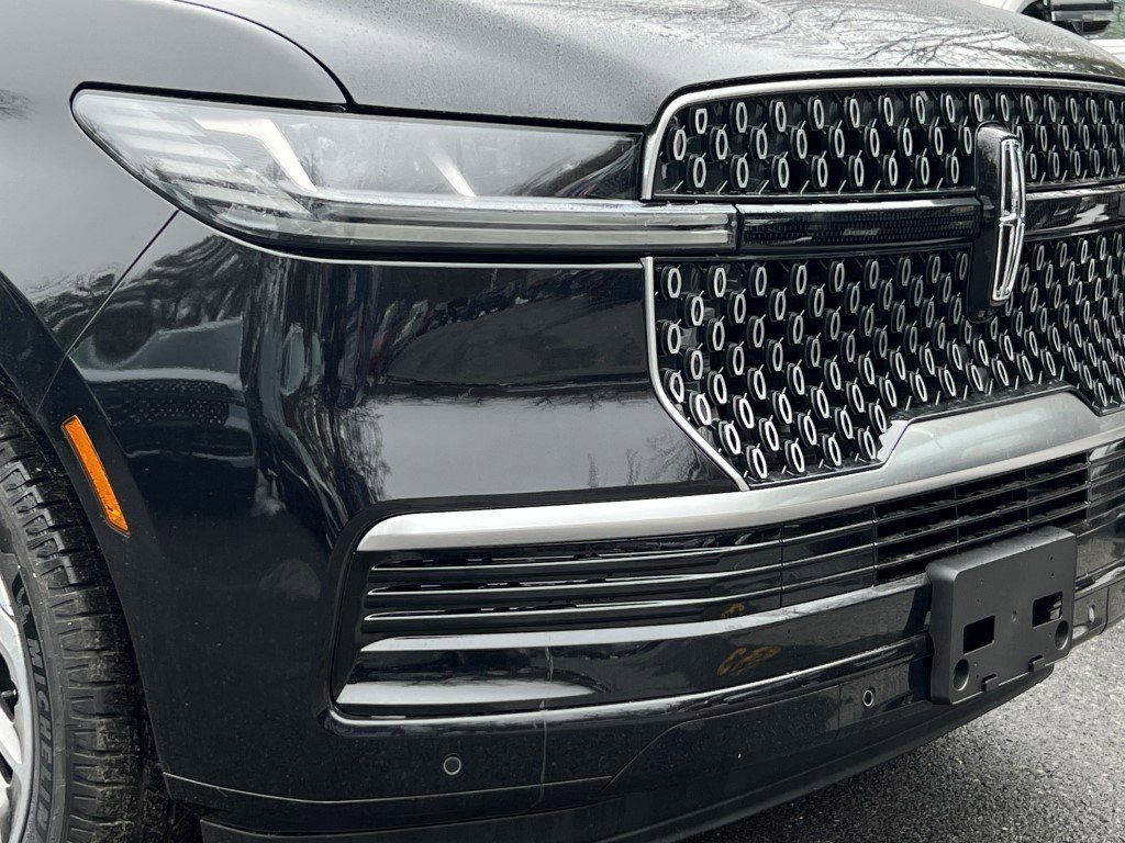 New 2026 Lincoln Navigator Premiere image 2