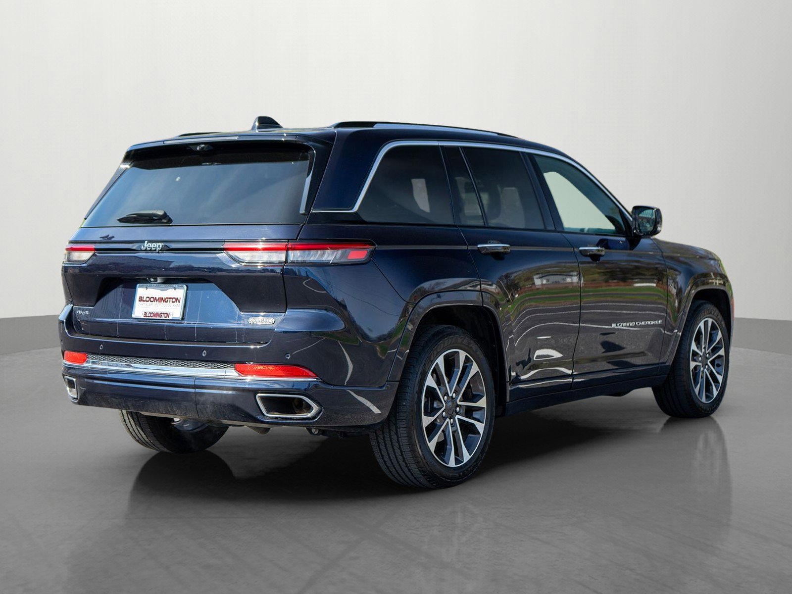 Used 2023 Jeep Grand Cherokee Overland w/ Adv Protech Group III AWD/4WD image 7