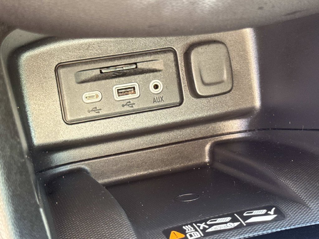 Used 2024 Chevrolet Equinox Premier FWD image 29