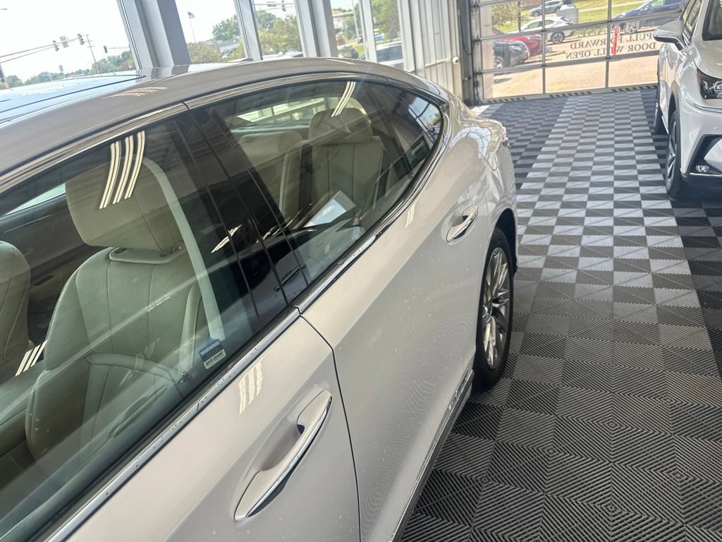 Used 2019 Lexus LS 500h AWD w/ Accessory Package (Z1) image 5