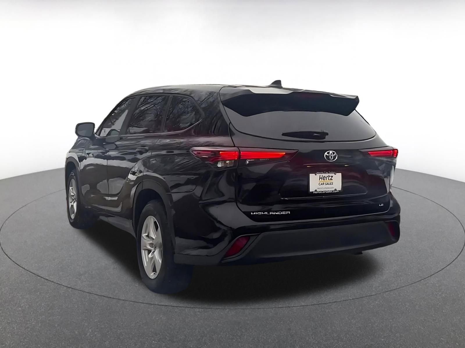 Used 2025 Toyota Highlander LE image 11